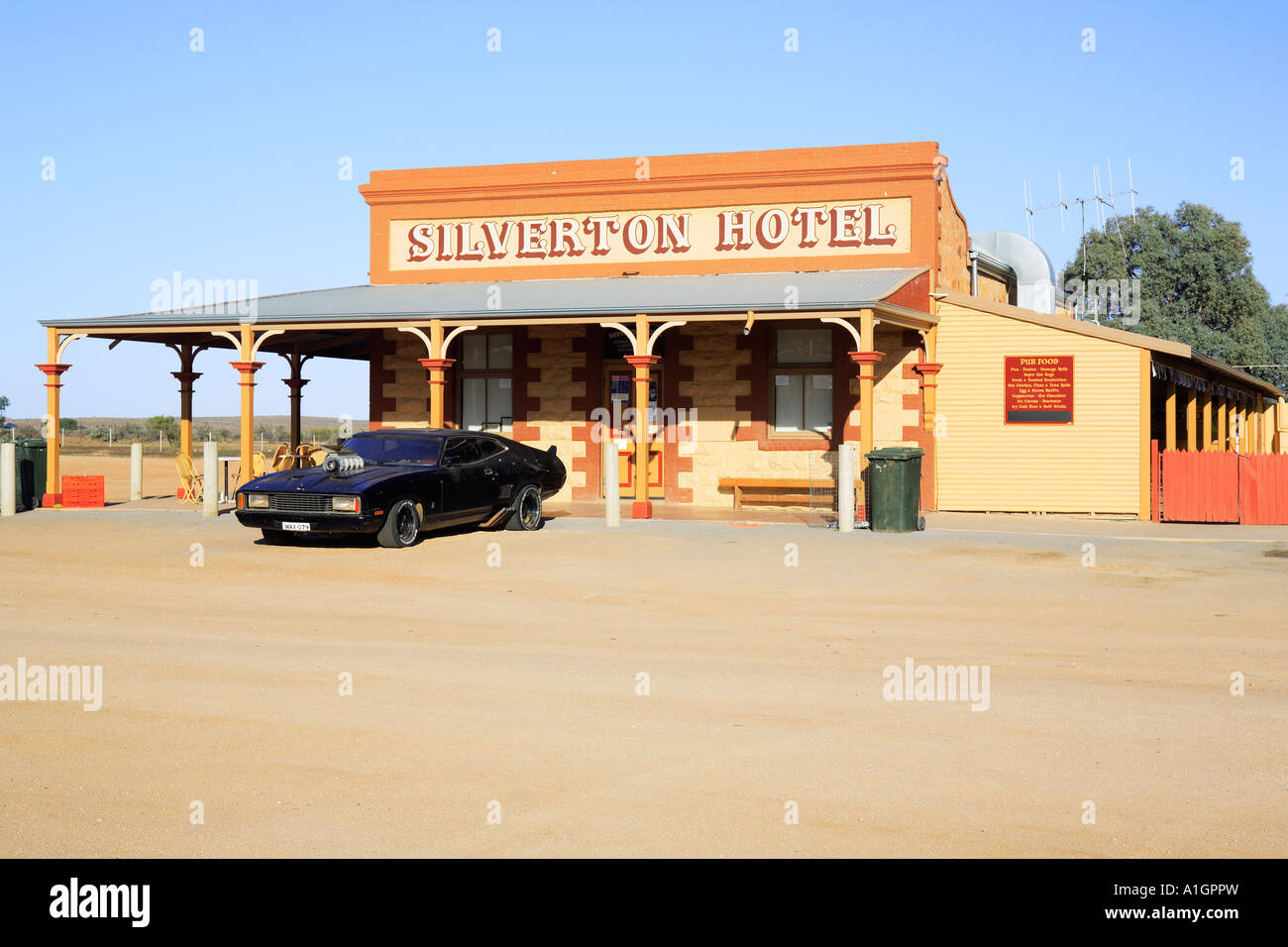 Hôtel Silverton historique avec black car utilisé dans Mad Max film  Silverton près de Broken Hill Australie Nouvelle Galles du Sud Photo Stock  - Alamy