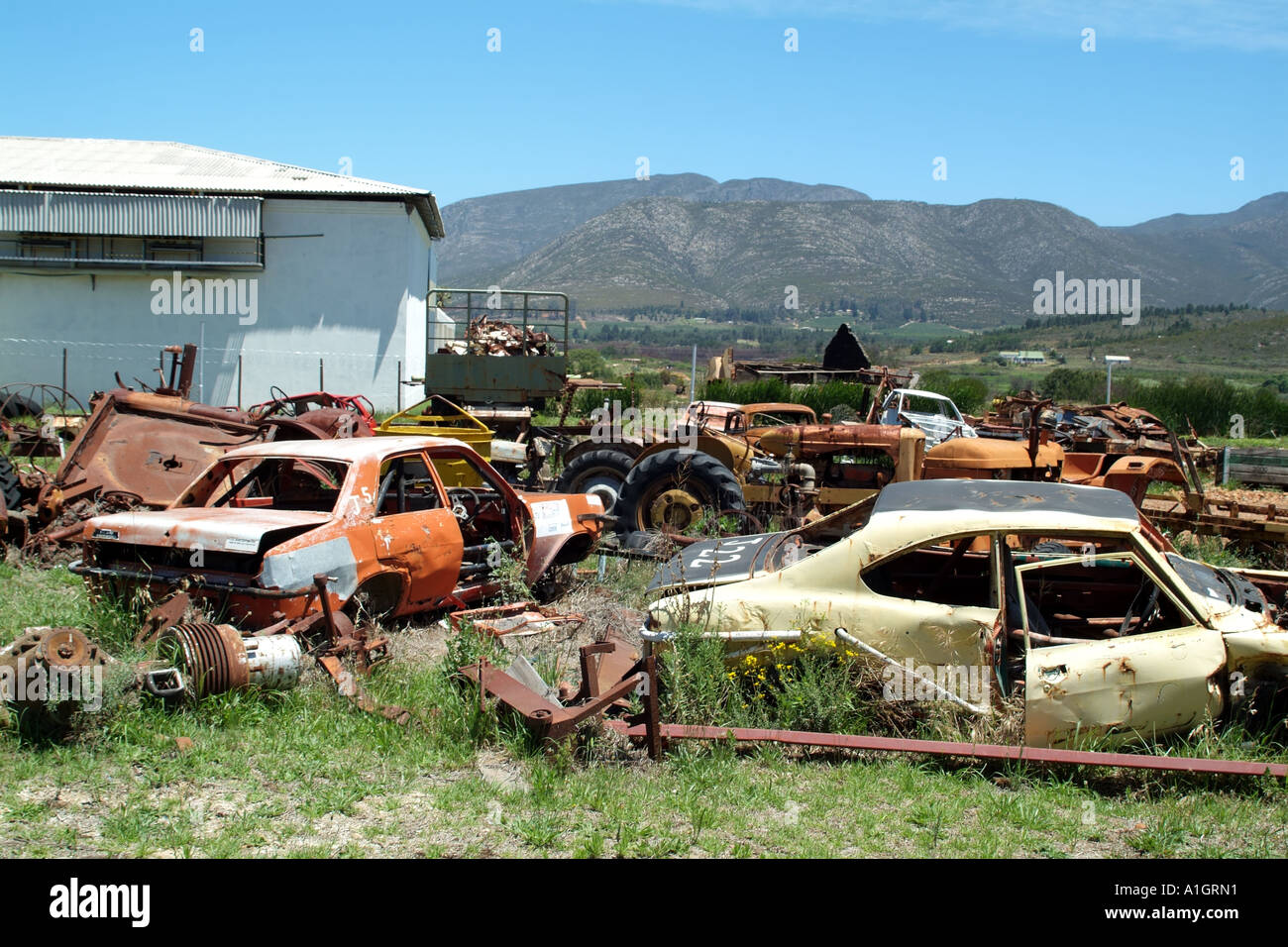 Le tracteur et le cimetière de voiture en Joubertina l' Afrique du Sud RSA Banque D'Images