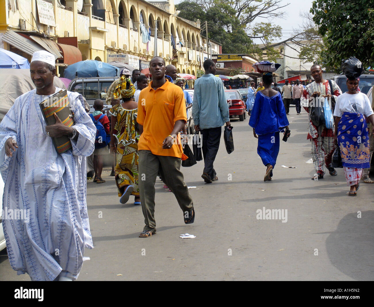 Scène de rue de la capitale Banjul Gambie Banque D'Images