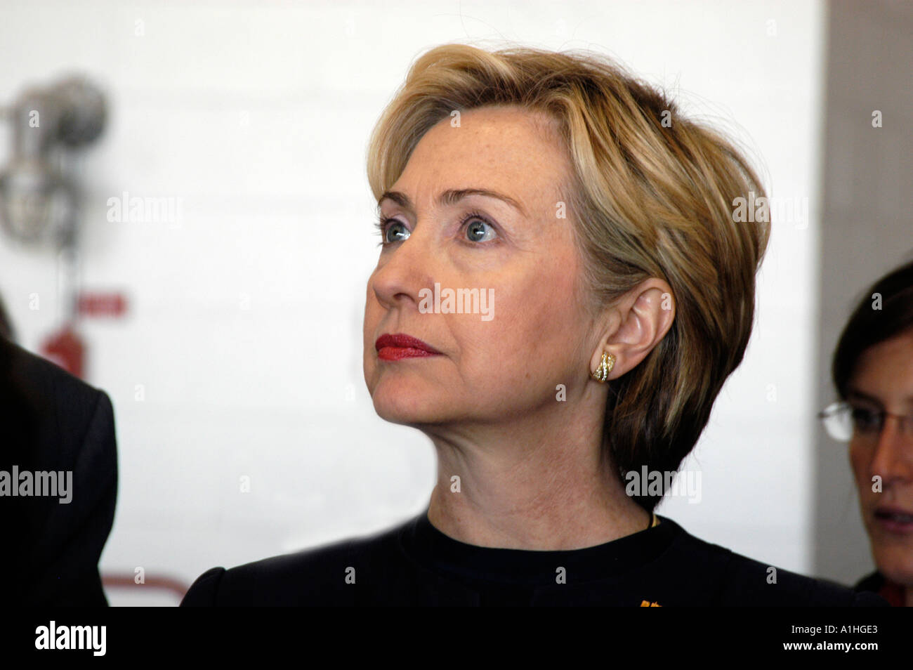 Le sénateur Hillary Clinton rencontre avec des hommes d'affaires. Banque D'Images