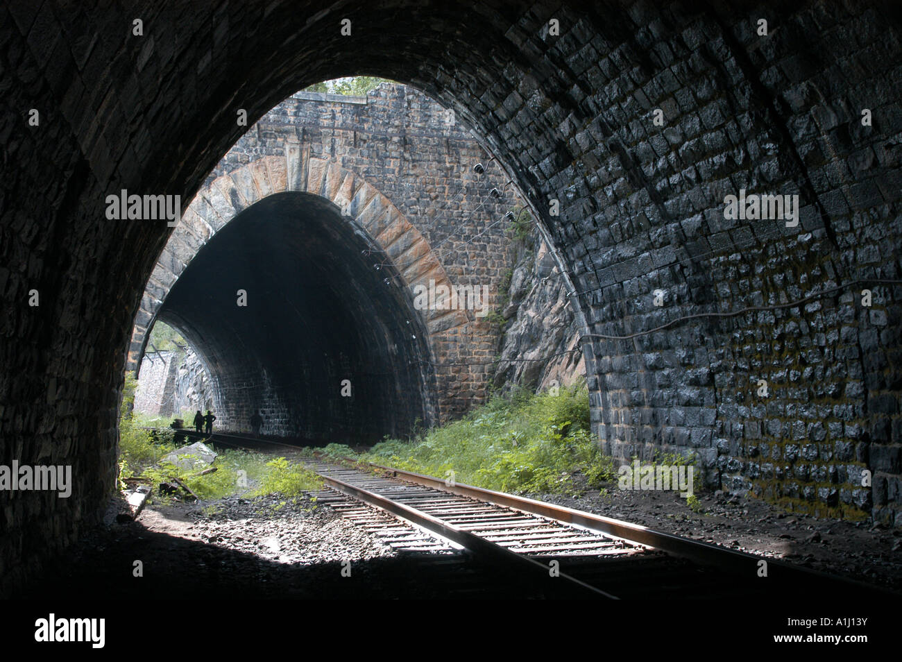Vieux tunnels ferroviaires du Circum-Baikal Road la partie historique de chemin de fer transsibérien, près du lac Baïkal, Russie Banque D'Images