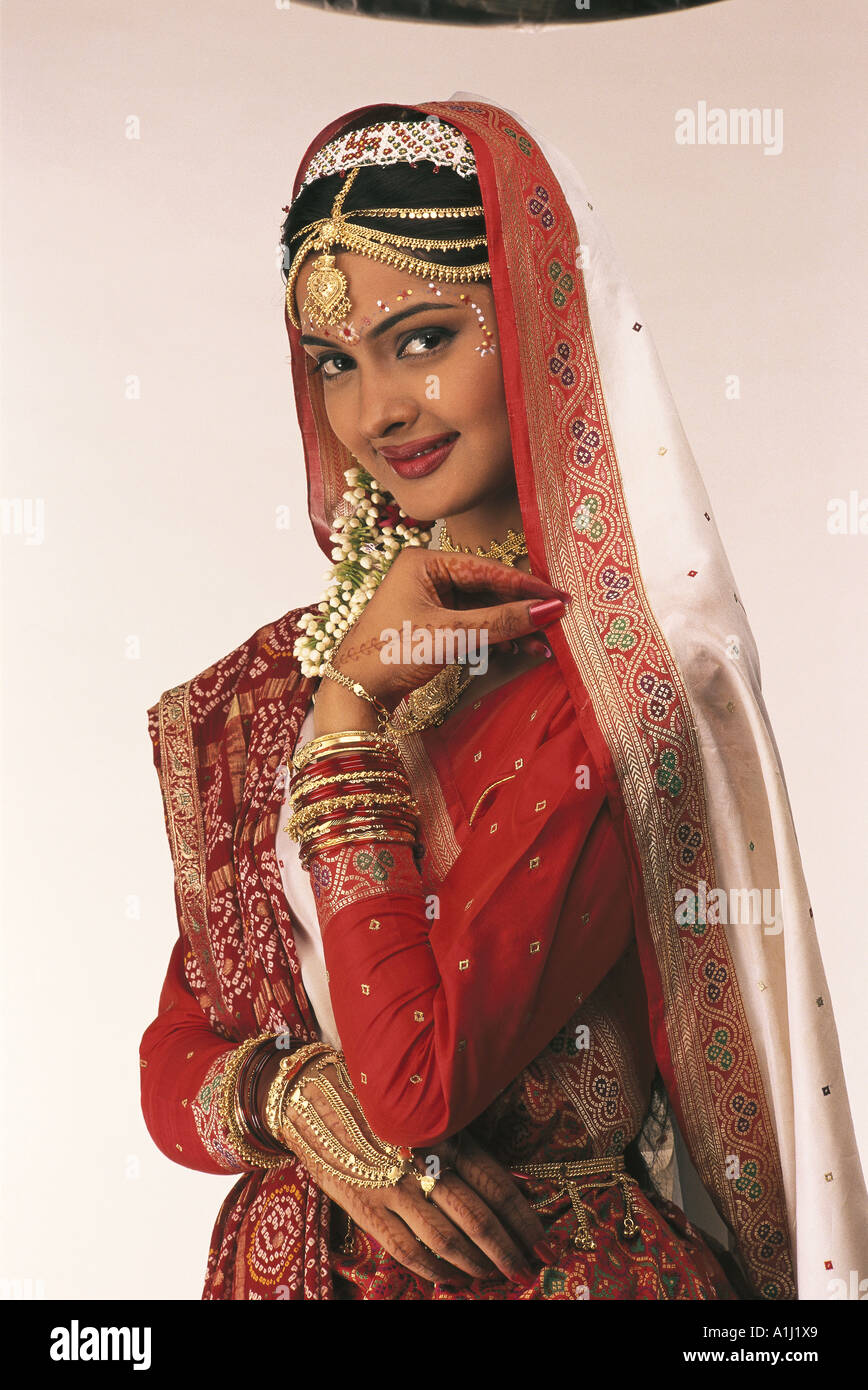 VDA76031 indiens de l'Asie du Sud en Gujarati mariée robe de mariage modèle libération numéro 121 Banque D'Images