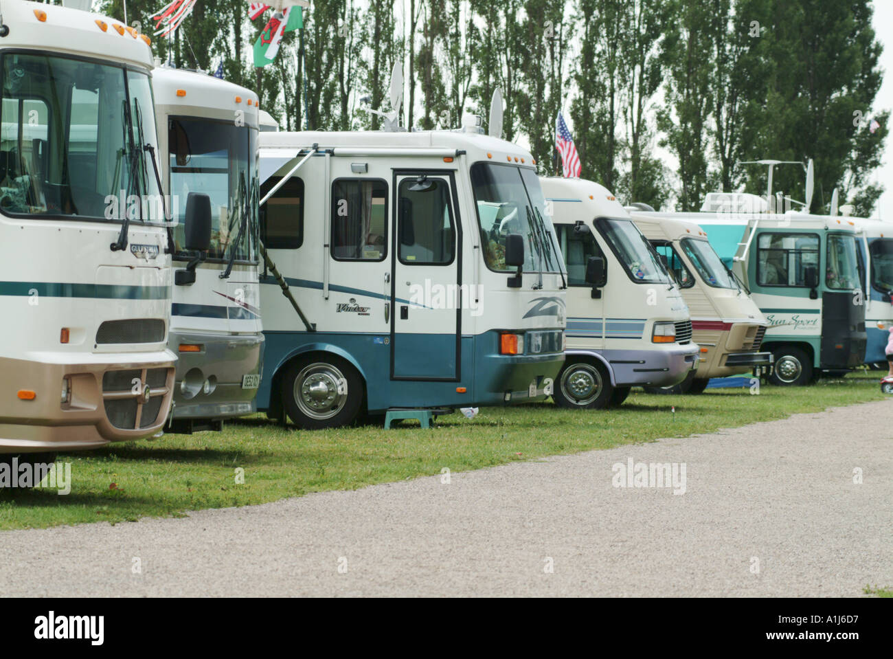 Rv américain vechical récréatives dans une ligne de retraite us usa voyage winnebago Banque D'Images