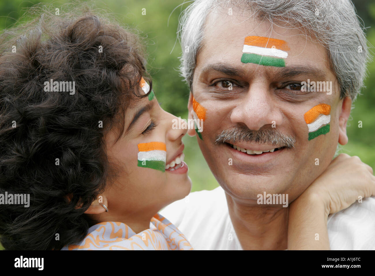 SSK76297 oncle et nièce célébrations célébrant le jour de l'indépendance indienne Inde Banque D'Images