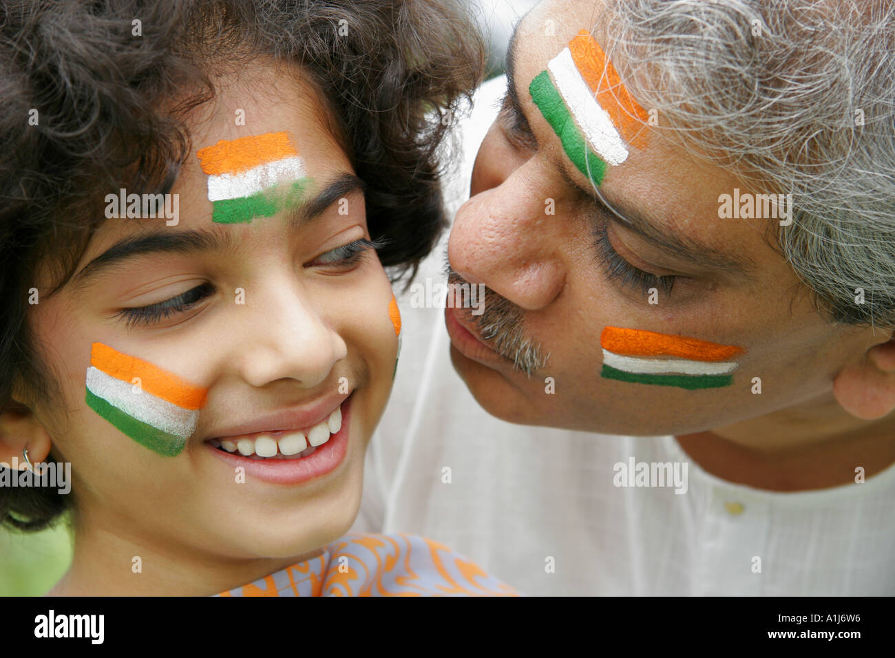 Drapeau de l'inde peint sur le visage, célébrant la Journée de l'indépendance indienne Inde, MR#191&646 Banque D'Images