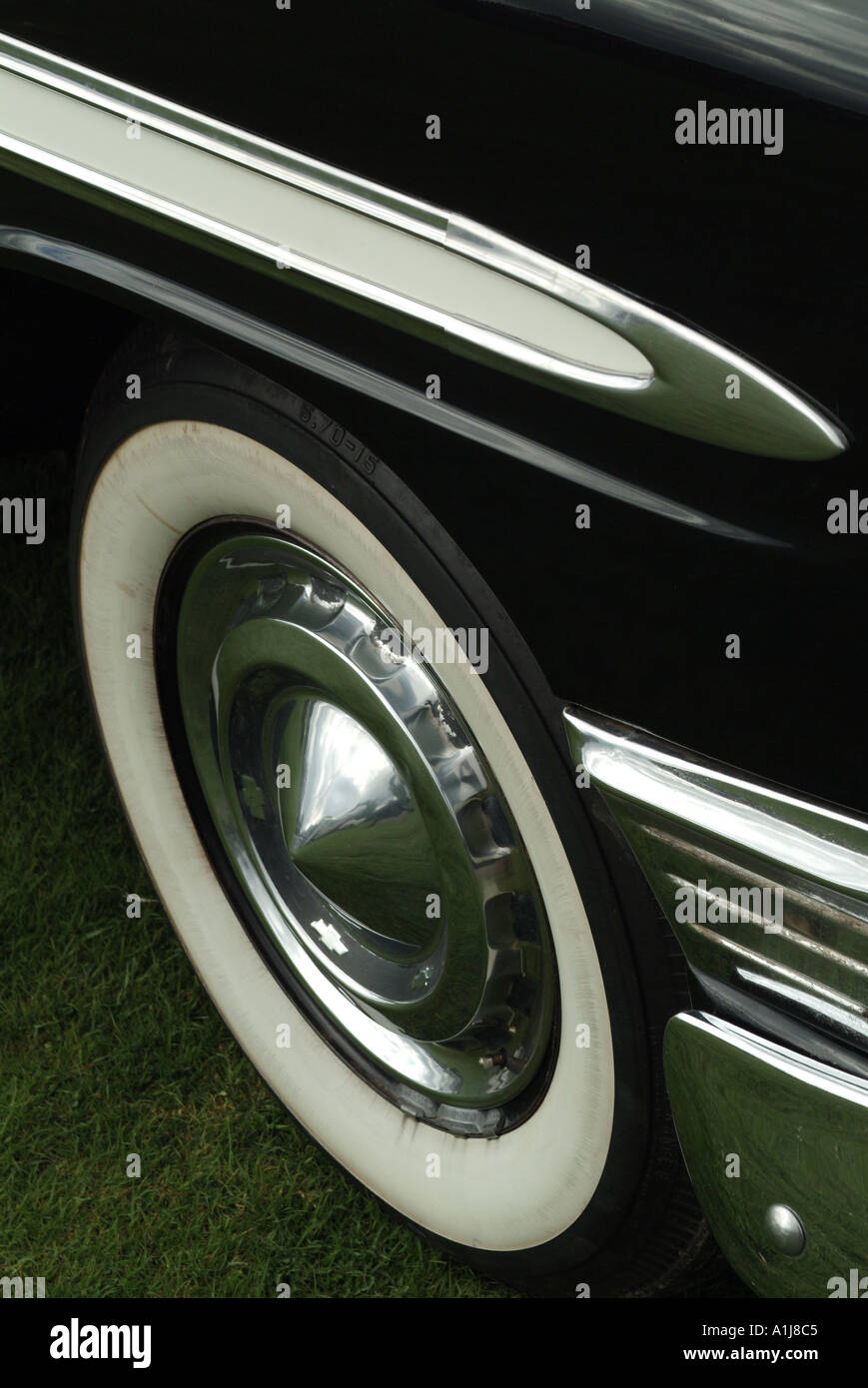 La roue de la 1956 Chevrolet Bel Air. Banque D'Images