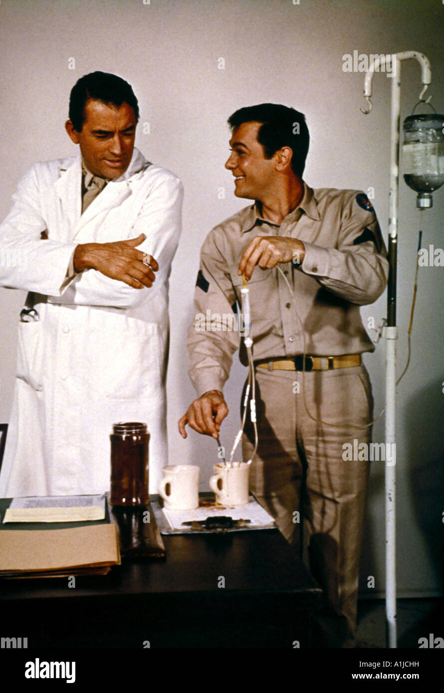 Le capitaine Newman M D'année 1964 Réalisateur David Miller Gregory Peck Tony Curtis Banque D'Images