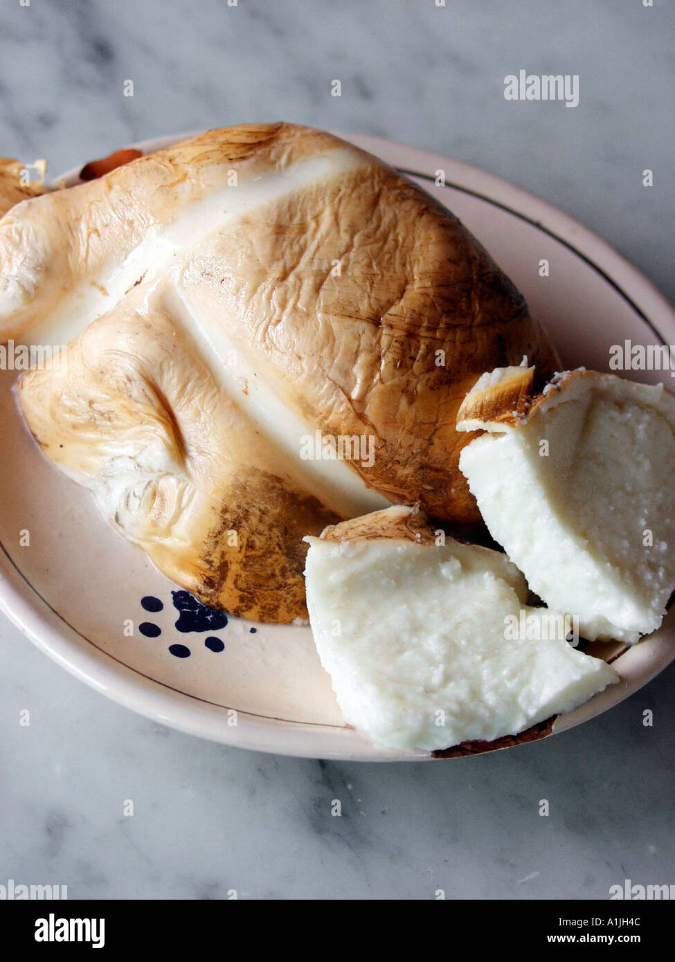 Mozzarella de bufflonne fumé Banque D'Images