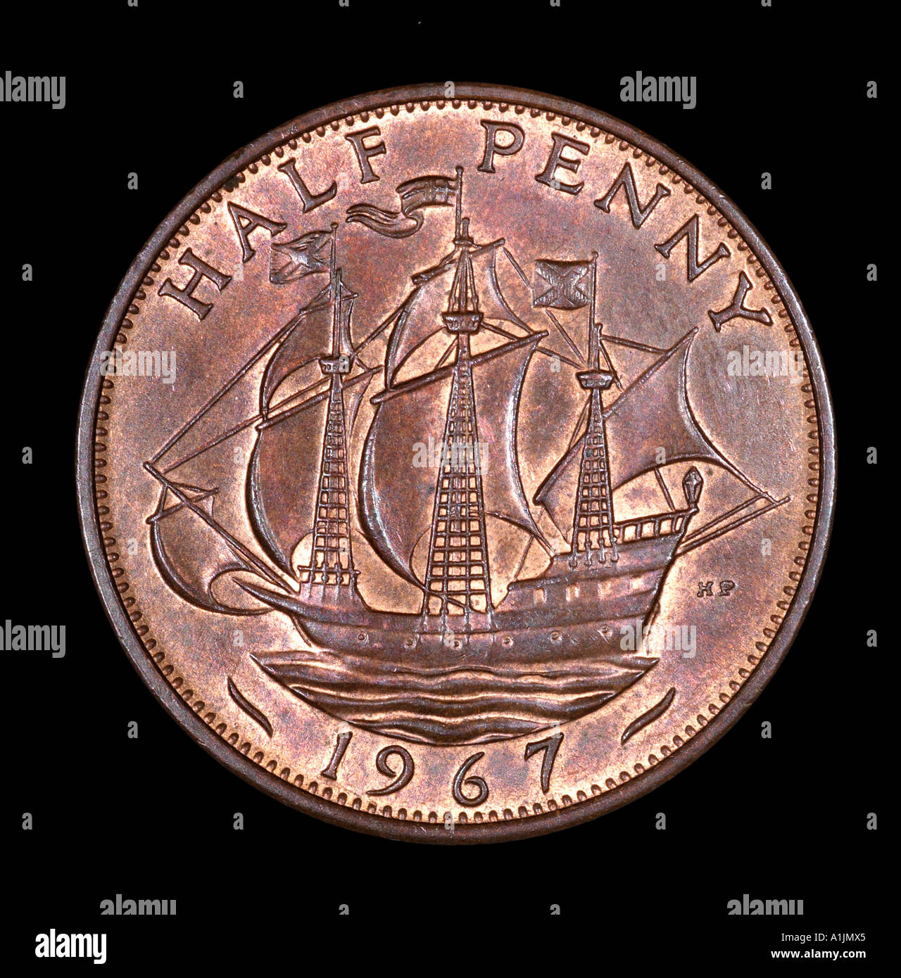 La reine Elizabeth II 2 Reg fid def demi-penny décimal avant old pence P 1967 lumineux cuivre bateau frégate marine maritime Banque D'Images