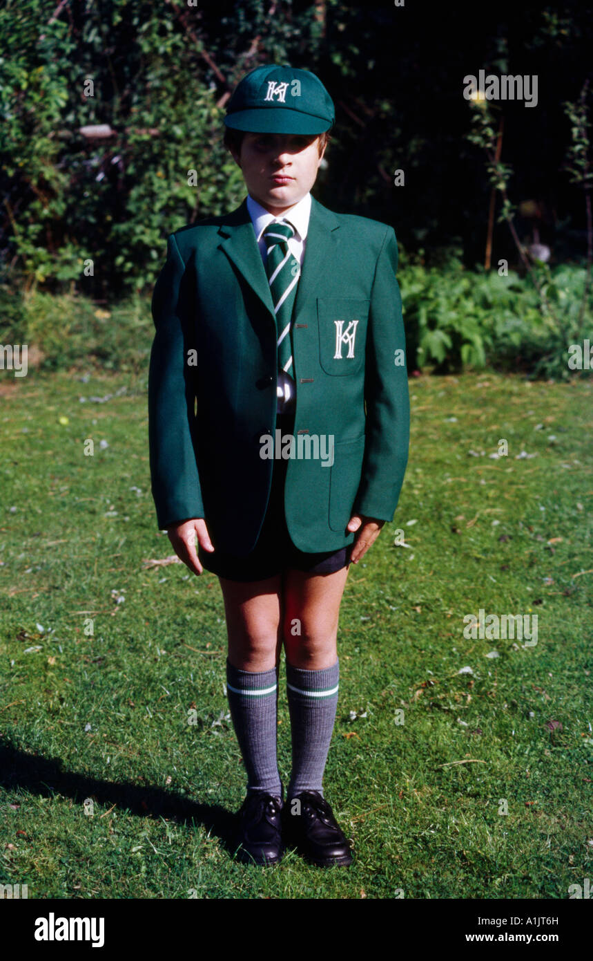 Boy british school uniform Banque de photographies et d'images à haute  résolution - Alamy