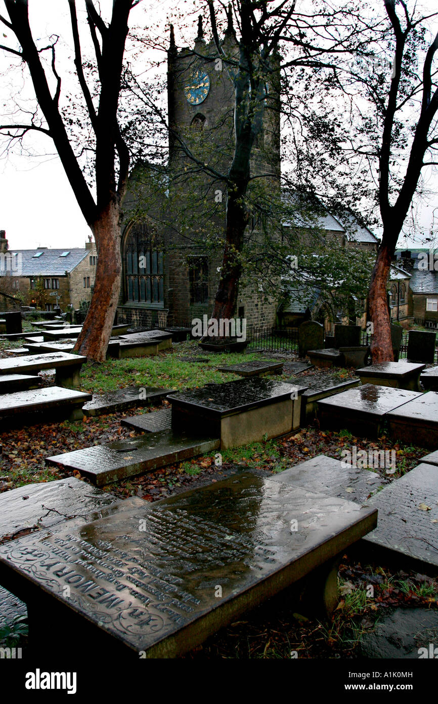 L'église paroissiale et le cimetière Haworth Banque D'Images