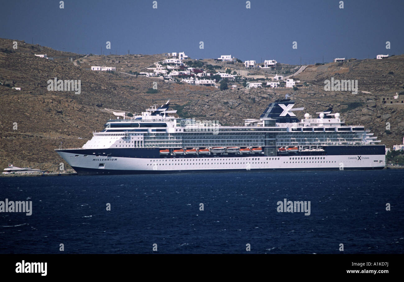 Celebrity X Cruises cruise ship millénaire à Mykonos. Banque D'Images