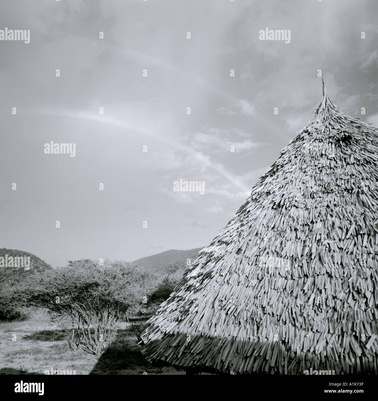 World Travel. Hutte de chaume en Zambie en Afrique sub-saharienne. Culture Culture Évasion Wanderlust Chambre Traveller Banque D'Images