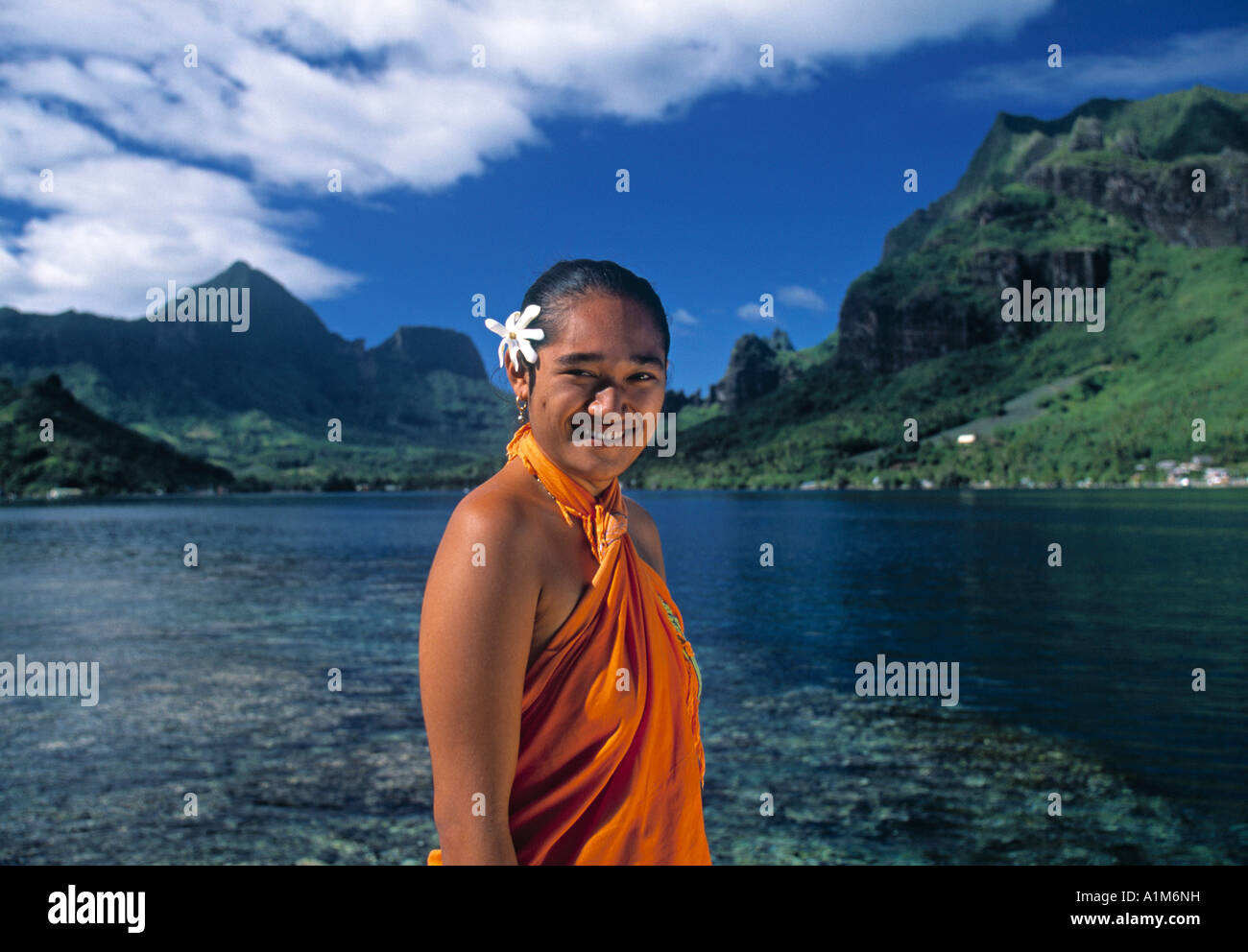 Fille de Tahiti, Moorea, Polynésie Française Banque D'Images