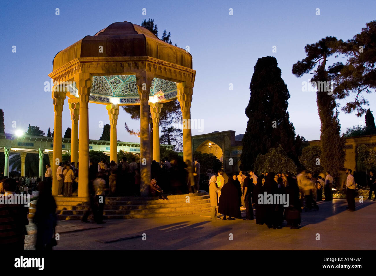 Les Iraniens Poète invité Hafez tombe, Shiraz, Iran Banque D'Images