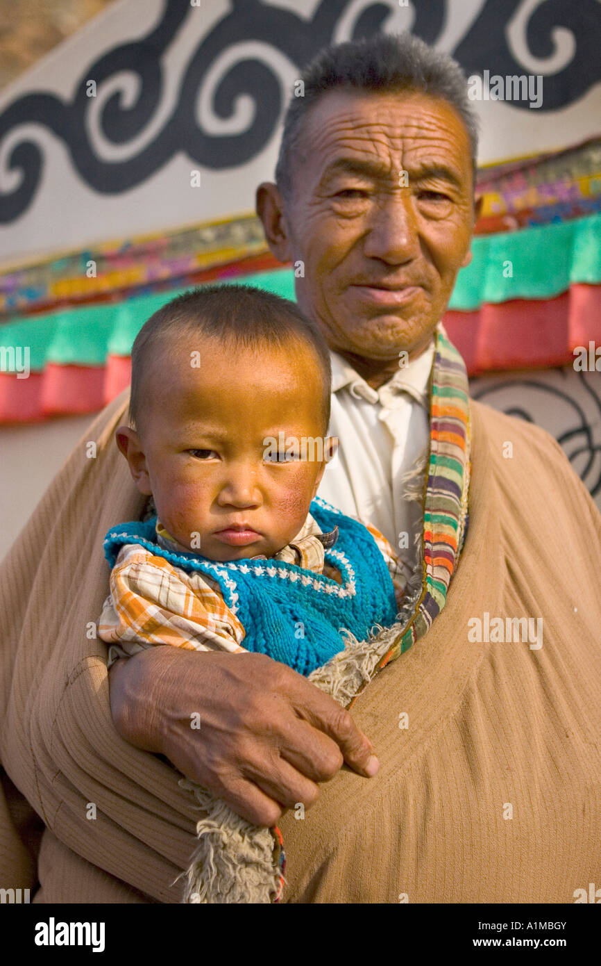 Famille tibétaine vivant sur la rive du lac Nam Tso, le Tibet central Banque D'Images