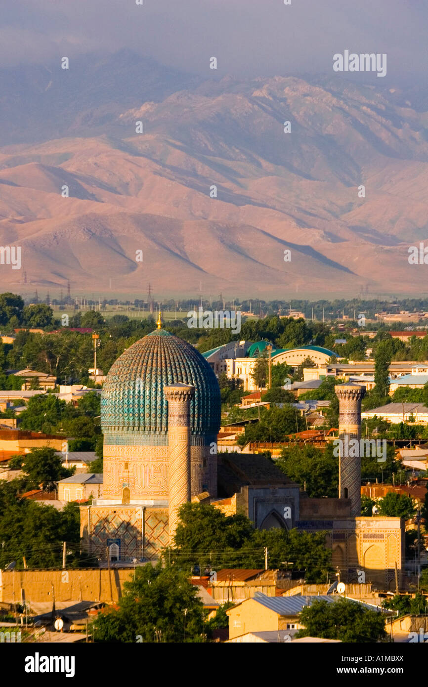 La vue depuis le Reghistan, Samarkand, Ouzbékistan Banque D'Images