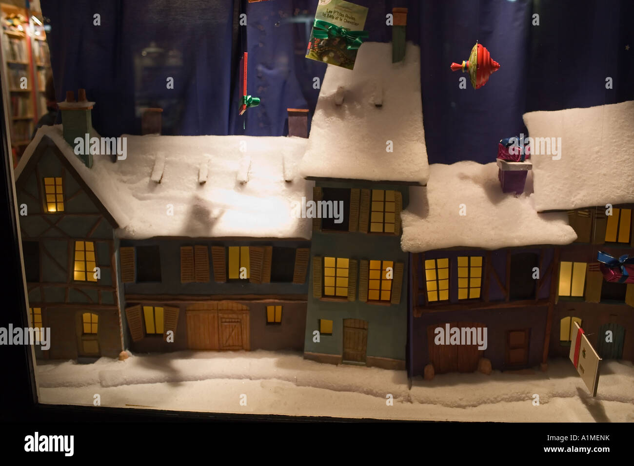 Maisons de neige modèle miniature, 'Christkindelsmärik' Marché de Noël, Strasbourg, Alsace, France Banque D'Images