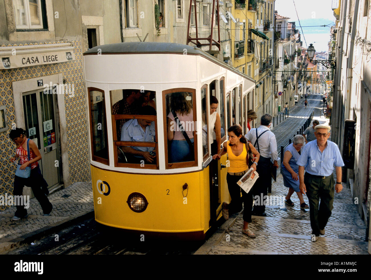 Tramway tramway tramway Lisbonne Estremadura yellow Banque D'Images