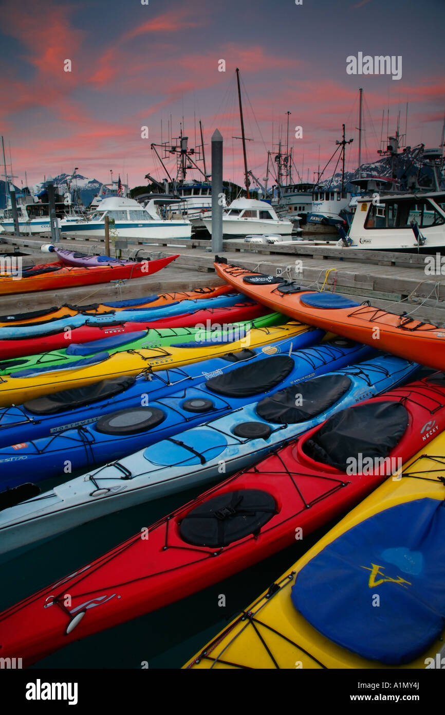Bateau au coucher du soleil le port de Valdez Valdez Prince William Sound, Alaska Banque D'Images