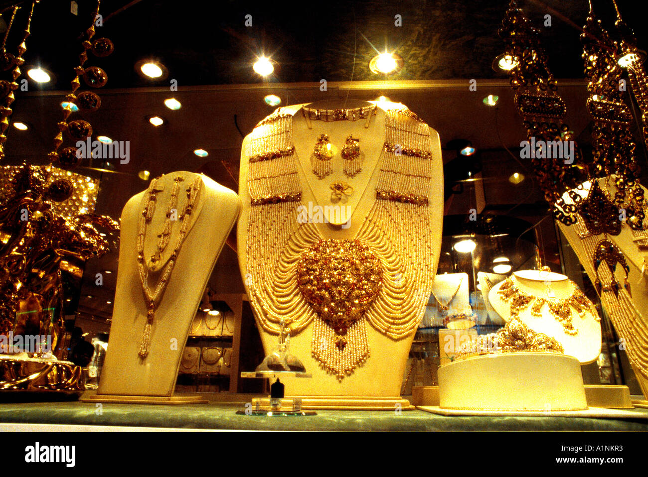 Dubai UAE New Gold Souk des bijoux sur l'affichage Banque D'Images