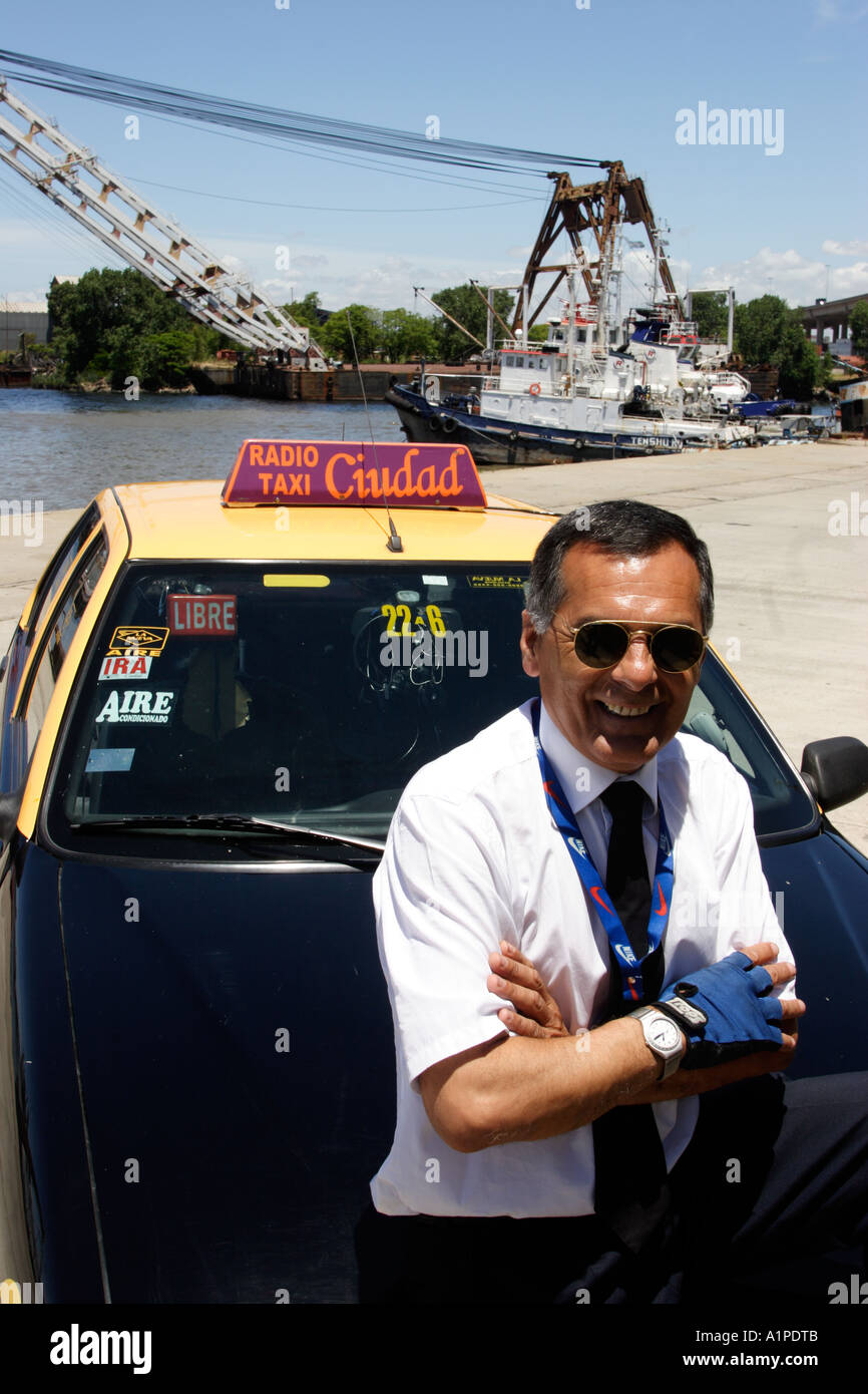 Argentine Buenos Aires Osvaldo conducteur de taxi Radio Ciudad la Boca le port et la rivière Riachuelo Banque D'Images