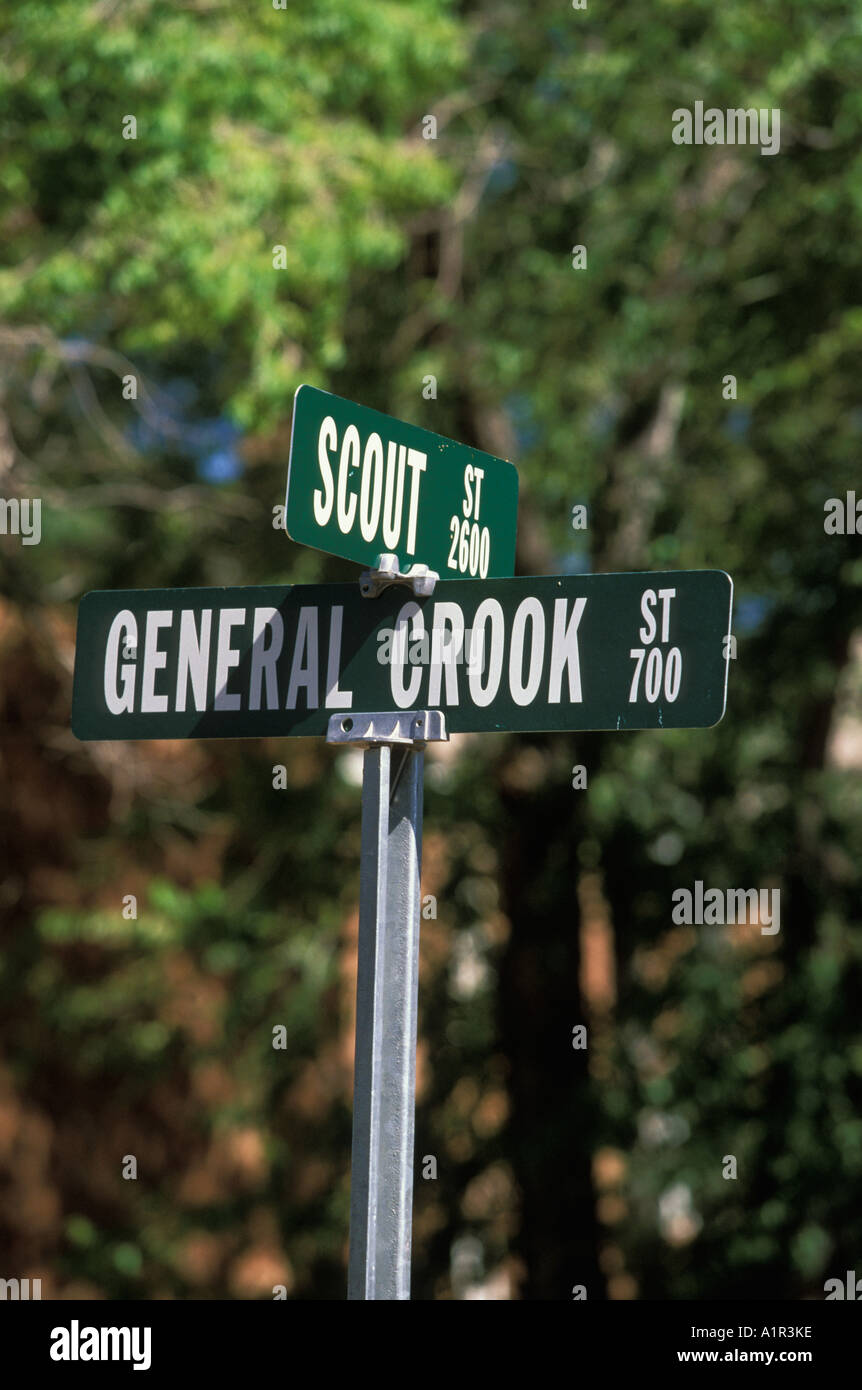 Une plaque de rue à Fort Apache commémorant le général Crook à la réserve indienne de Fort Apache Arizona USA Banque D'Images