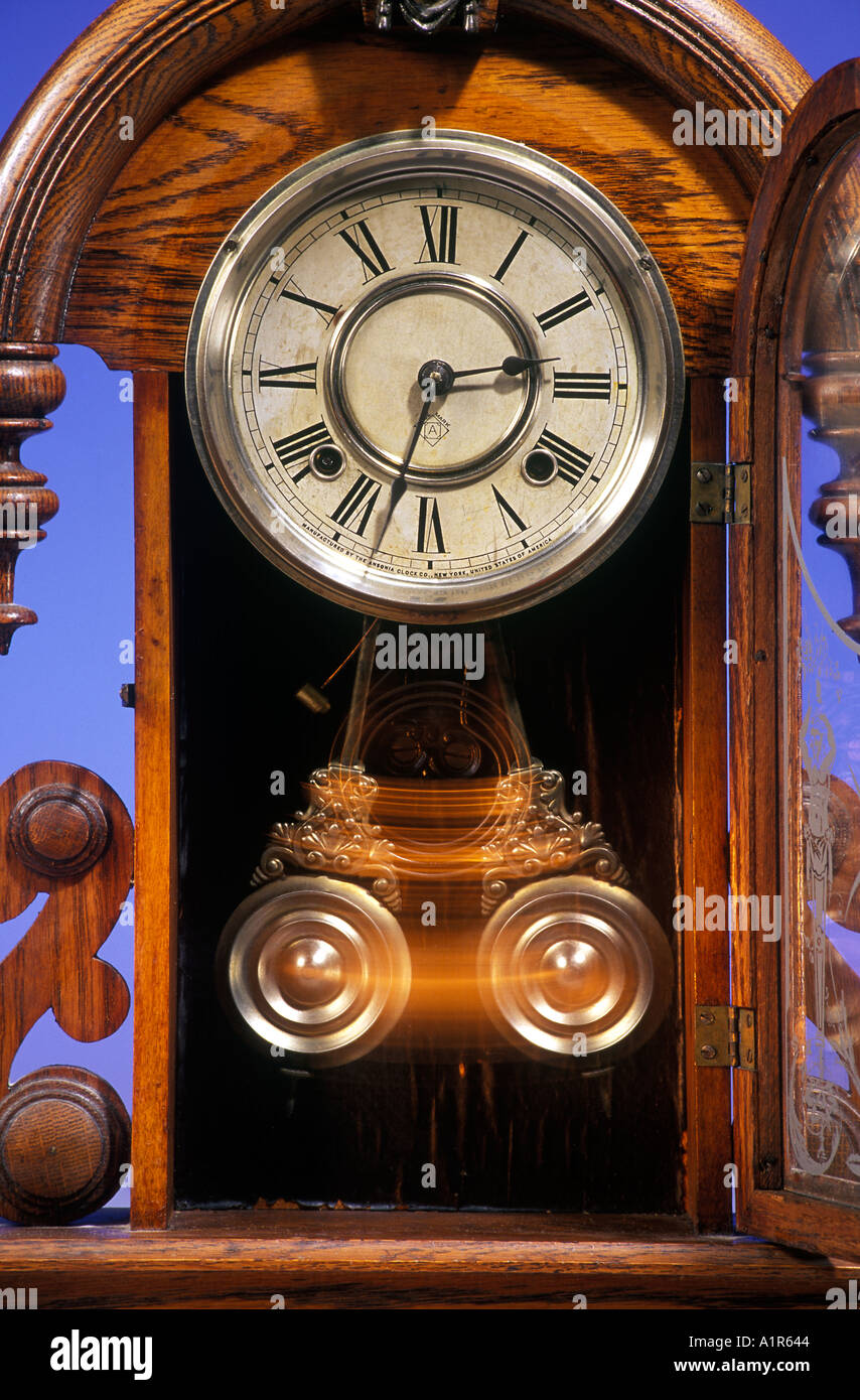 Horloge à pendule antique Banque D'Images