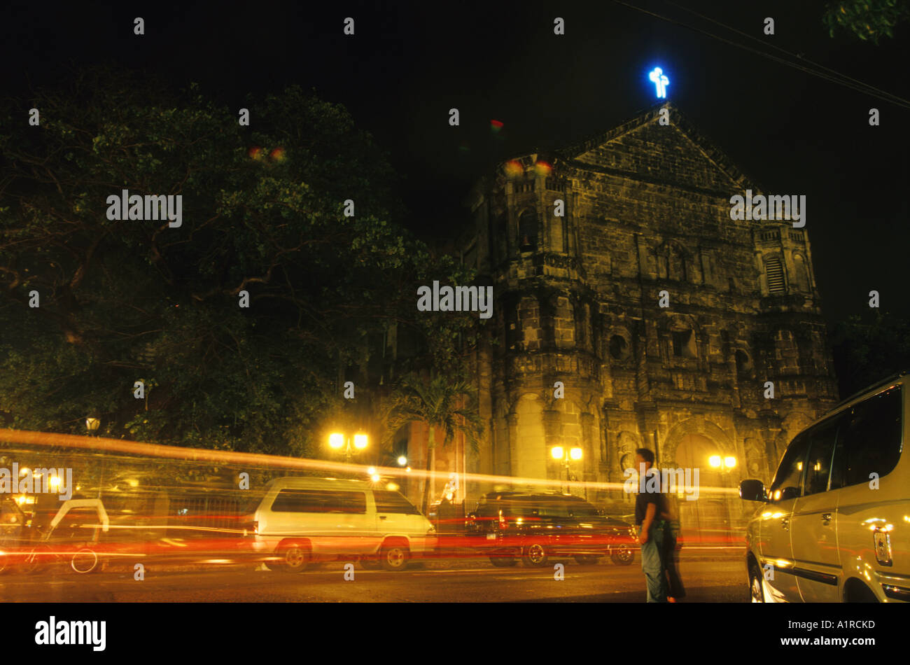 Une photo de nuit de l'eglise de Malate aux Philippines. Banque D'Images