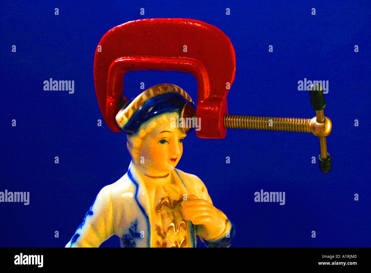 Petite porcelaine figure avec collier g Banque D'Images