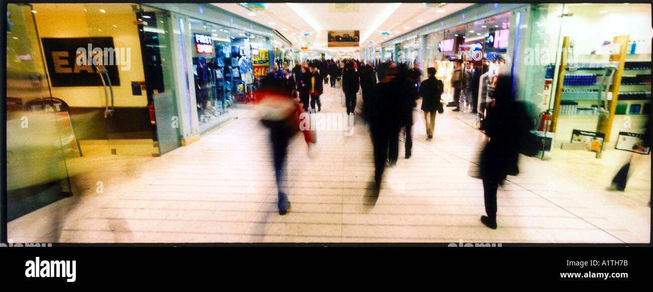 Shopping sous 1 canada square Docklands Londres UK Banque D'Images