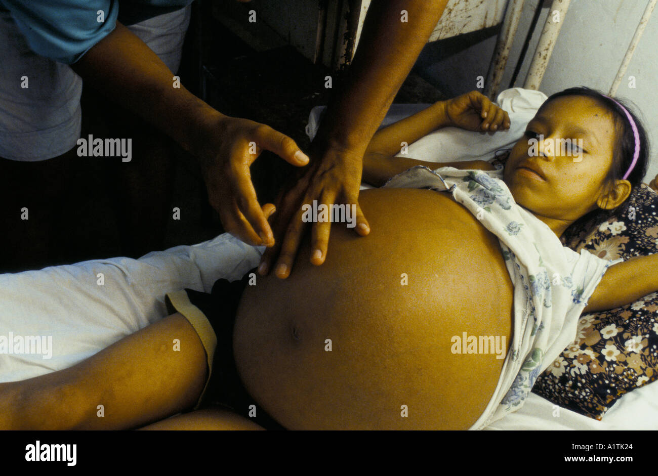 Estomac Gonfle Banque D Image Et Photos Alamy Estomac Gonfle Banque D Image Et Photos Alamy