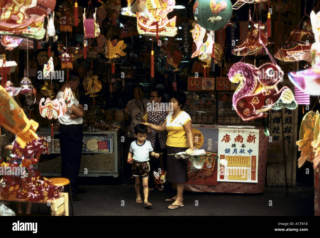 SHOPPING pour les lanternes, Chinatown Banque D'Images