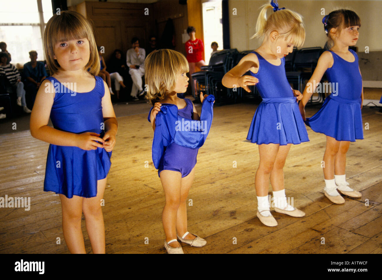 Cours de ballet pour enfants, à Southwold Suffolk JUILLET 1993 Banque D'Images