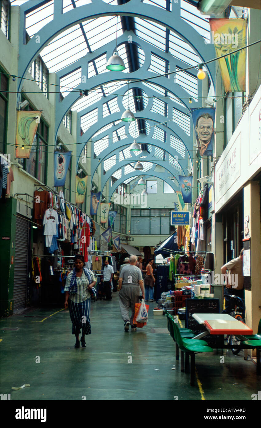Intérieur du marché couvert de Brixton sud de Londres Angleterre Royaume-Uni Royaume-Uni Grande-Bretagne europe eu Banque D'Images