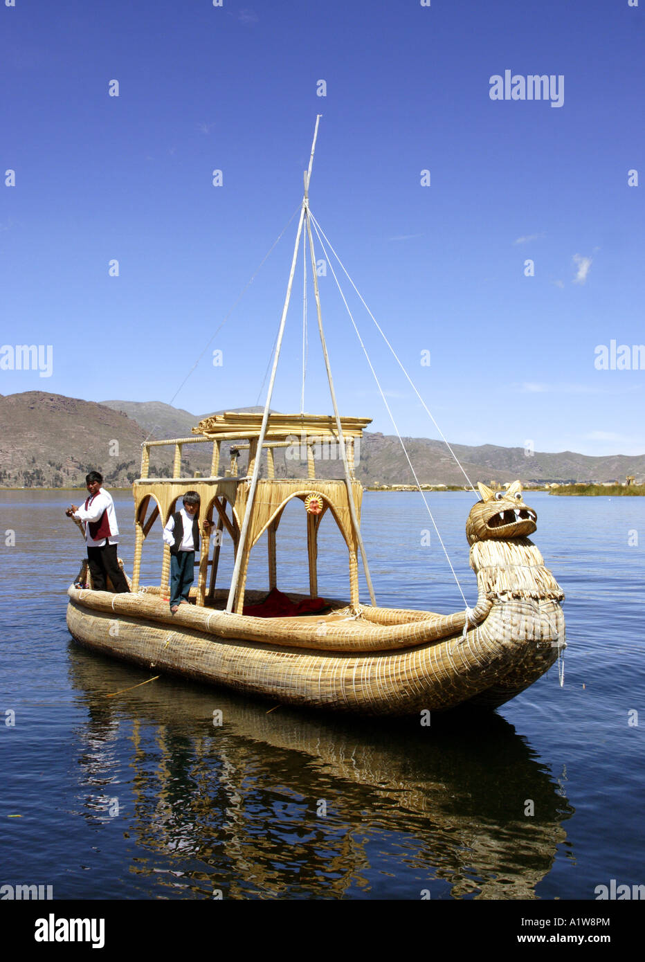 Bateau de la Reed îles flottantes Uros, Lac Titicaca, Pérou Banque D'Images