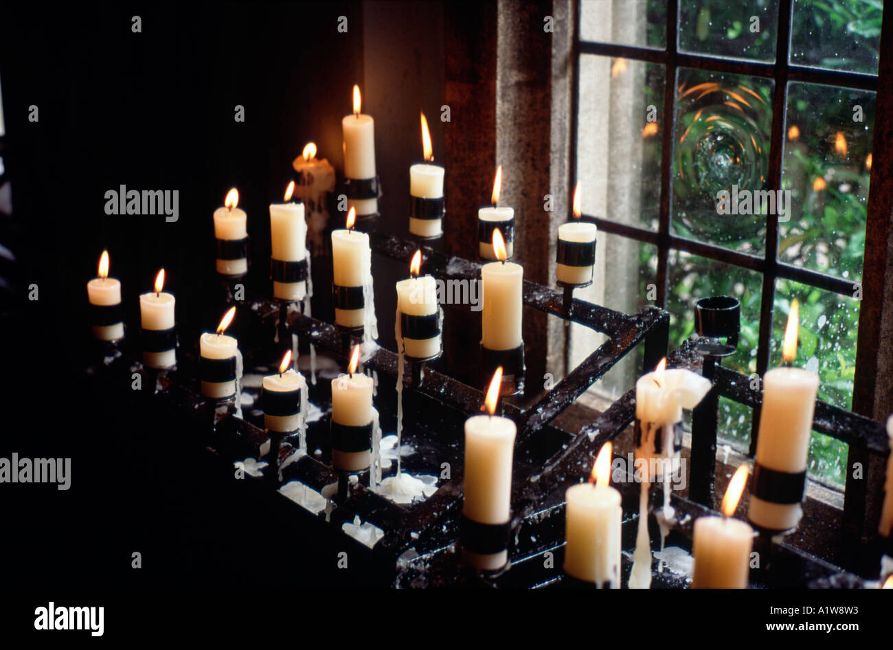 Bougies votives au Saint Esprit Chapelle Walsingham Norfolk angleterre  anglais Grande-bretagne british united kingdom uk europe l'Union européenne  Photo Stock - Alamy