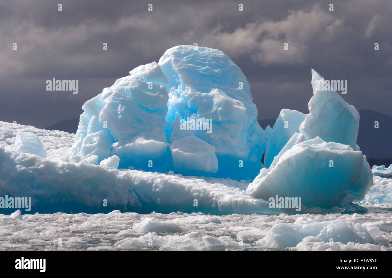 Iceberg vêlé du Glacier San Rafael, le nord de la Patagonie, au Chili Banque D'Images