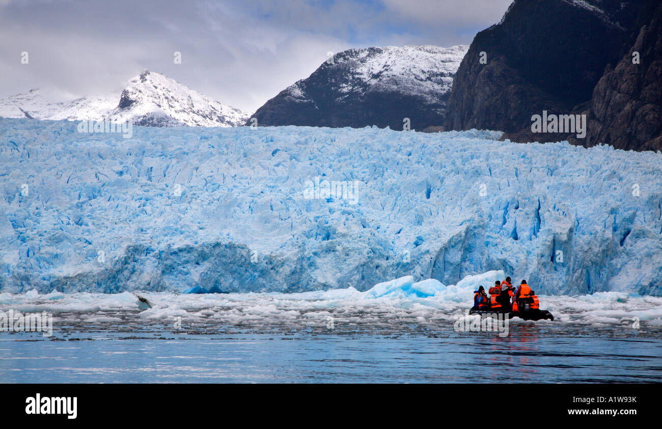 Glacier San Rafael & Zodiac de la Patagonia Express Catamaran, le nord de la Patagonie, au Chili Banque D'Images