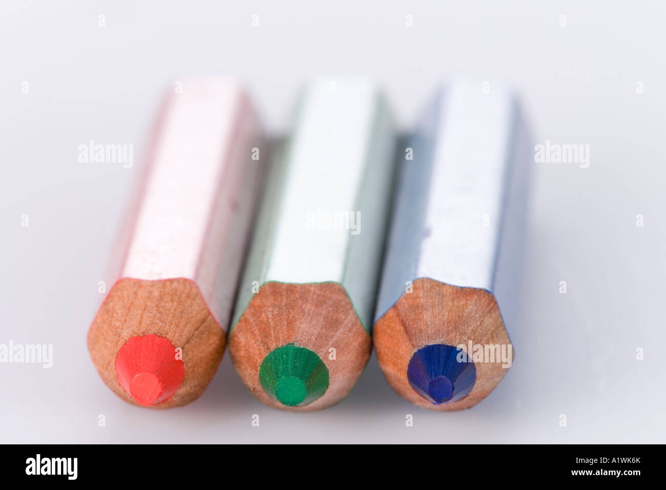 Trois crayons de couleur côte à côte Banque D'Images