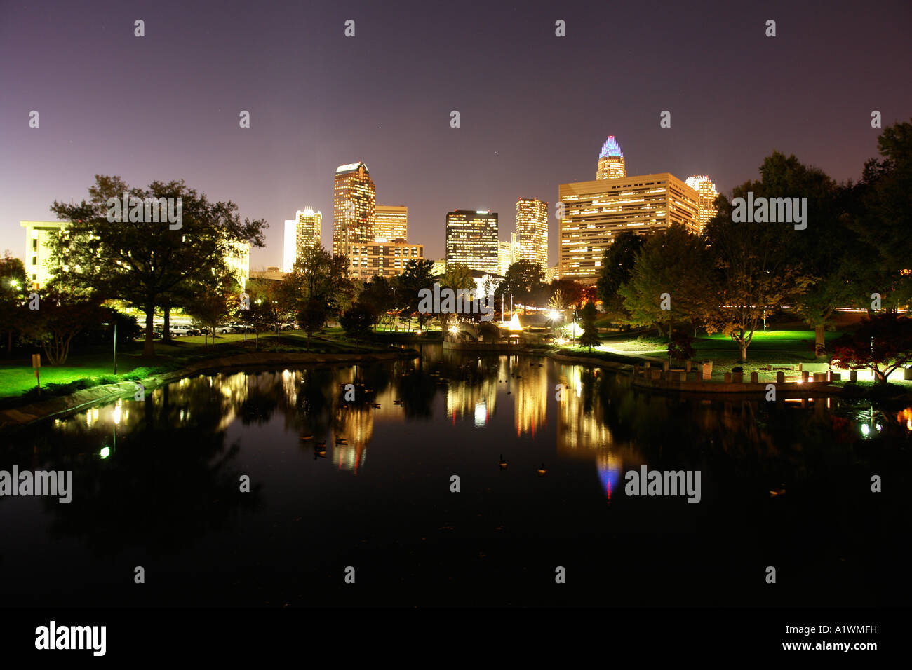 AJD54375, Charlotte, NC, Caroline du Nord, le centre-ville, le soir Banque D'Images