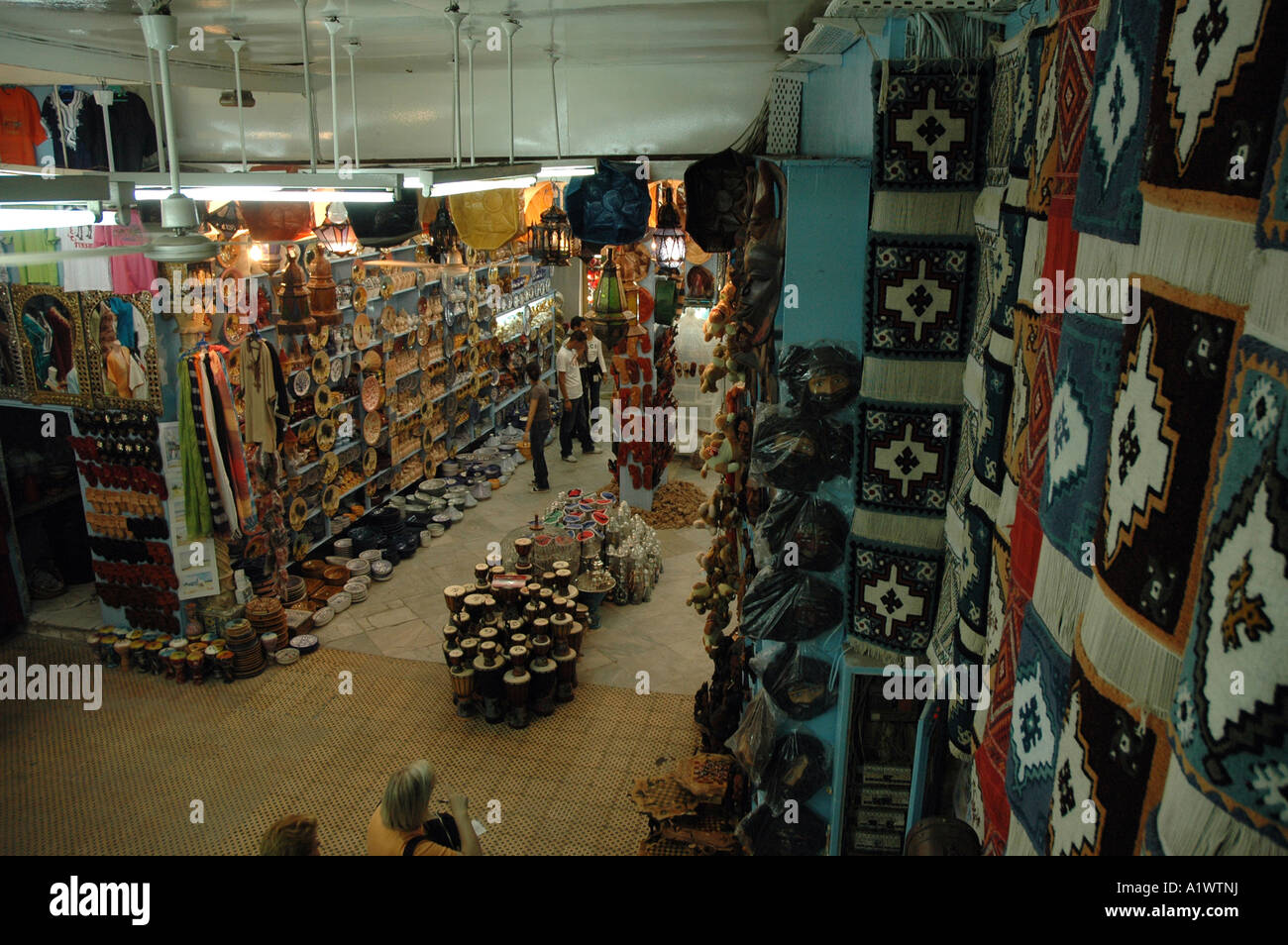 Intérieur du magasin sur un bazar dans la médina de Tunis, capitale de la Tunisie Banque D'Images