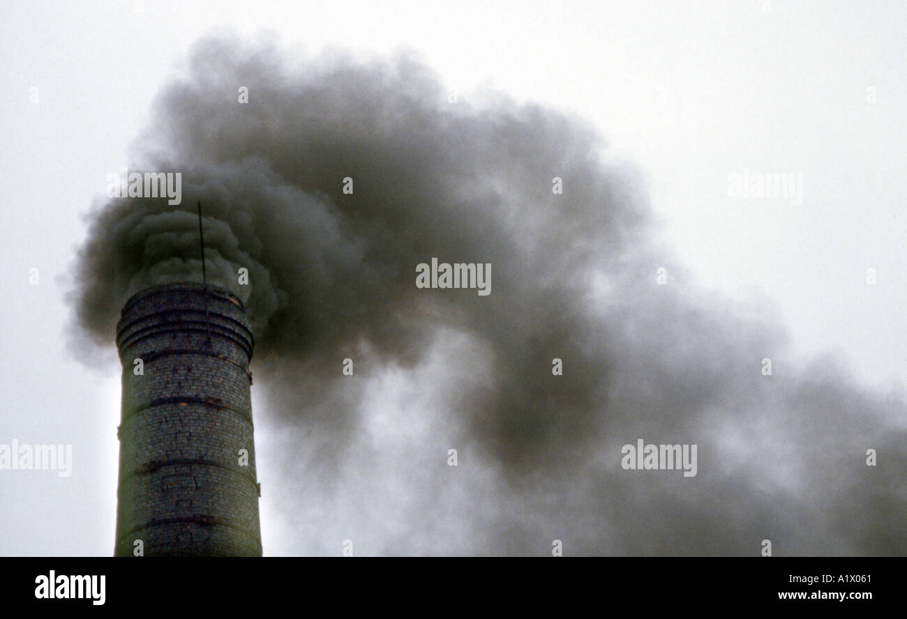 La combustion du charbon sous forme de fumée power station Chukotka Banque D'Images