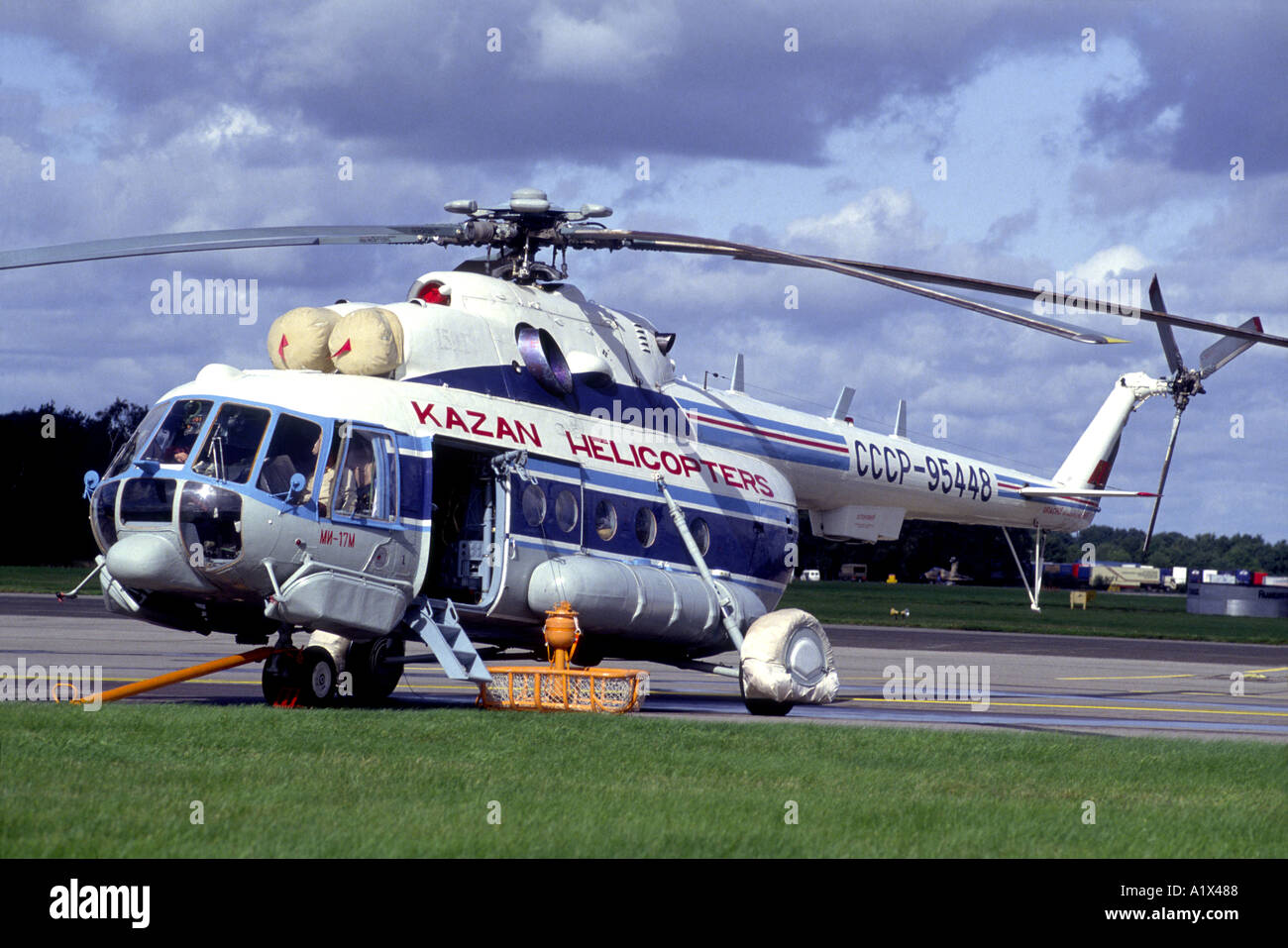 Le Mil Mi 8 Mi17 Russe Hip hélicoptère de transport de troupes lourd. GAV  1070-36 Photo Stock - Alamy