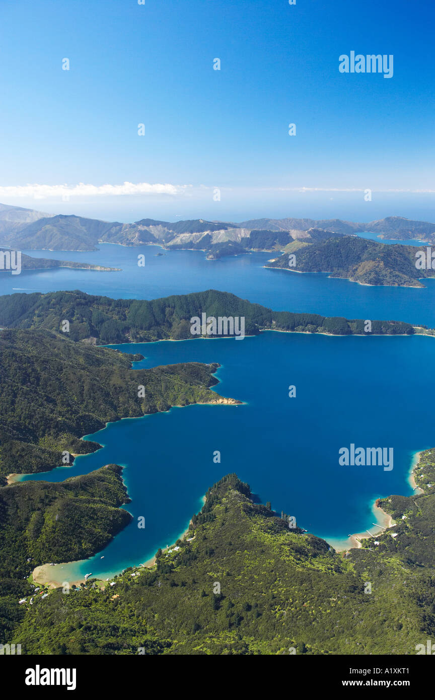 Baie de nombreuses îles de la Reine-Charlotte Marlborough Sounds ile sud Nouvelle Zelande aerial Banque D'Images