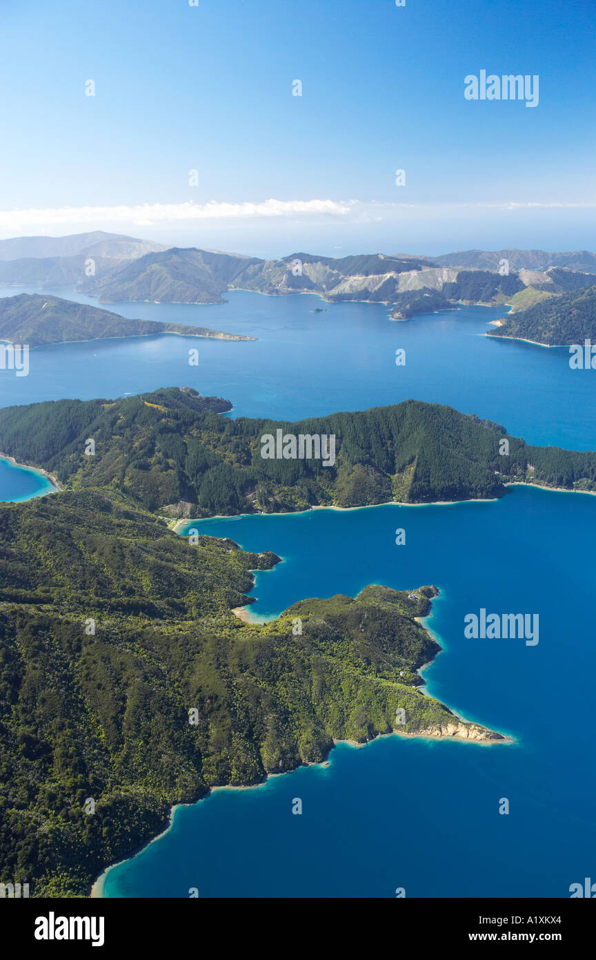 Le pape Bay (en bas), Cockle Cove et Milton Bay (milieu) et de la Reine-Charlotte, Marlborough Sounds, île du Sud, Nouvelle-Zélande Banque D'Images