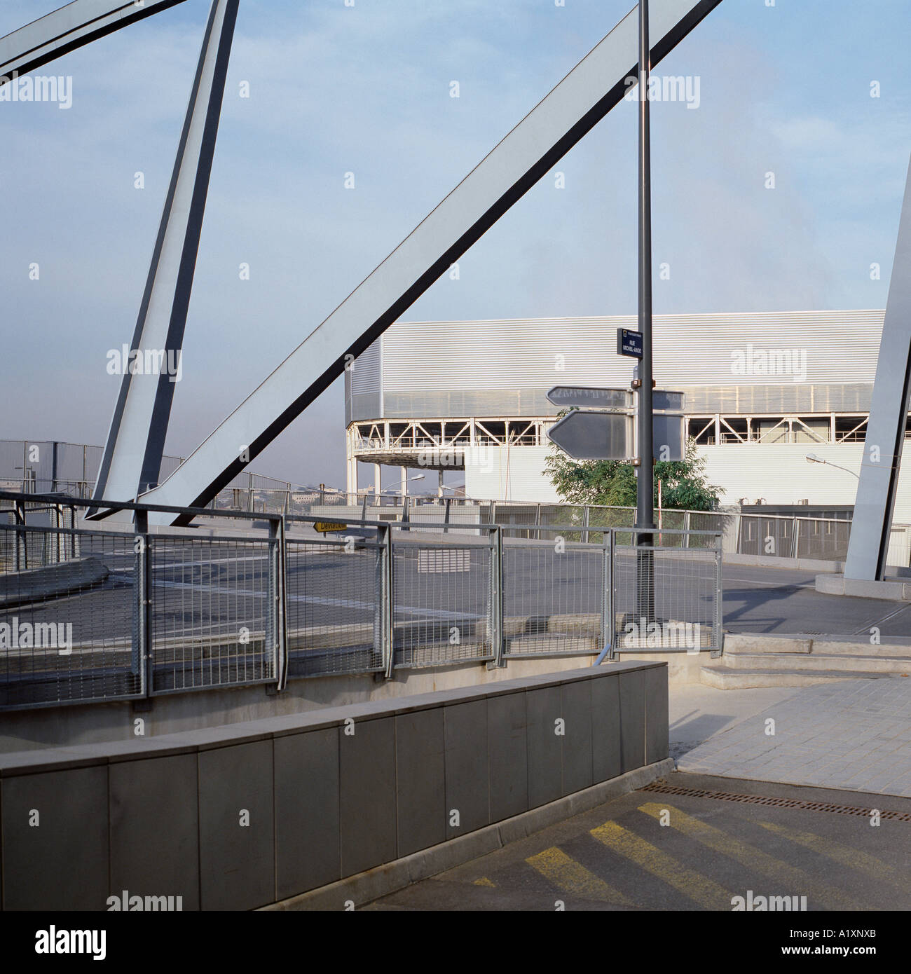 Pont moderne, Courbevoie, France. Scan haut de gamme de 6x6cm la transparence. Banque D'Images