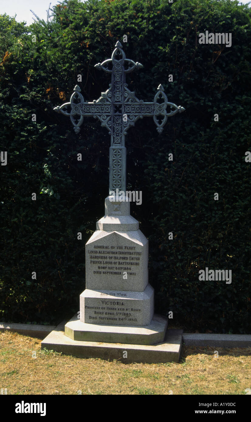 Tombe du Prince Louis de Battenburg et la Princesse Victoria de Hesse à Whippingham de cour de l'Église Île de Wight Angleterre UK Banque D'Images