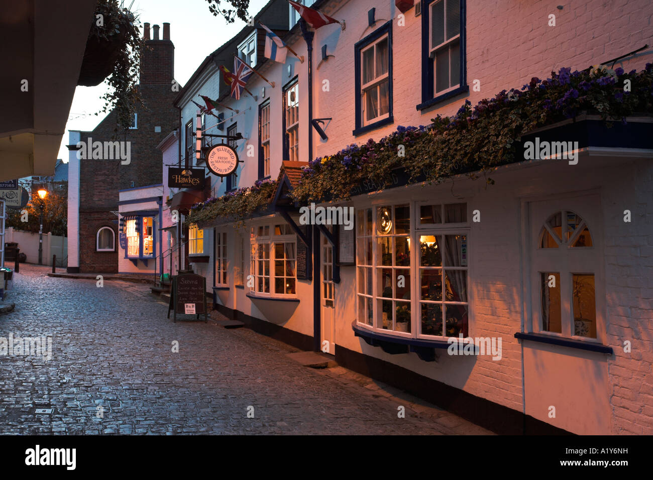 Rue pavée, à Lymington, Parc National de New Forest, en Angleterre Banque D'Images