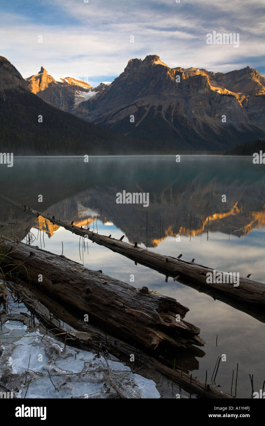 Lever du soleil à Emerald Lake dans le parc national Yoho, Canada Banque D'Images